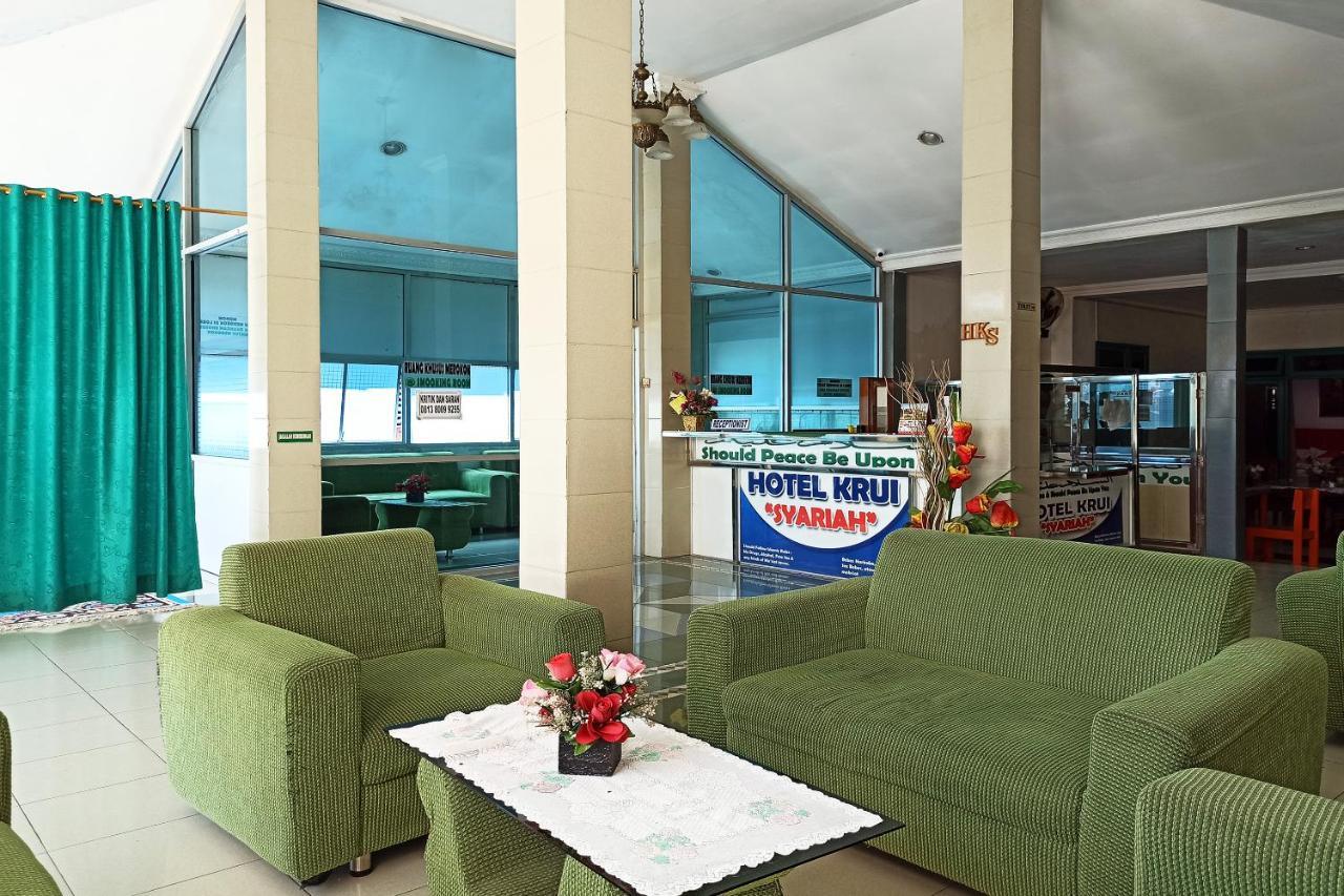 Oyo 2611 Hotel Krui Syariah Екстер'єр фото