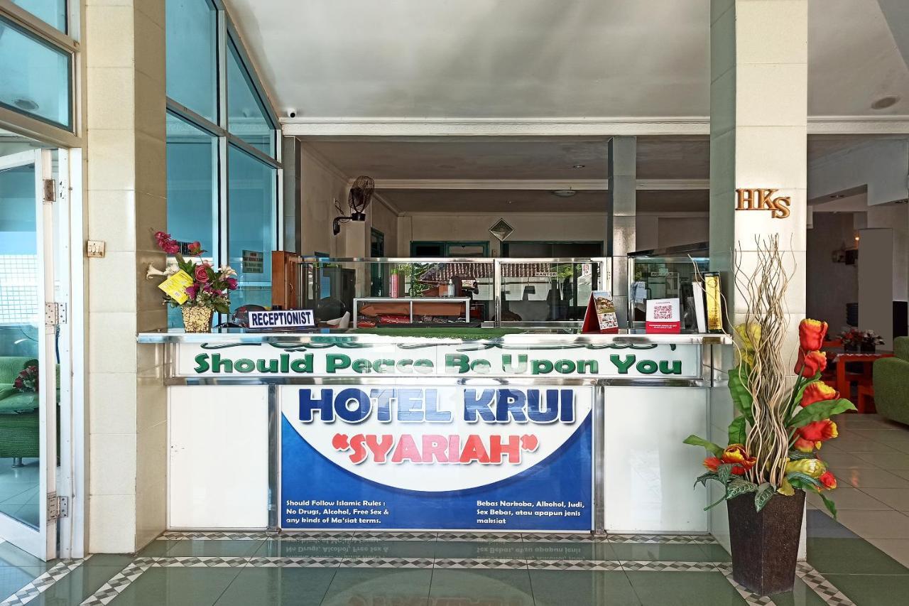 Oyo 2611 Hotel Krui Syariah Екстер'єр фото