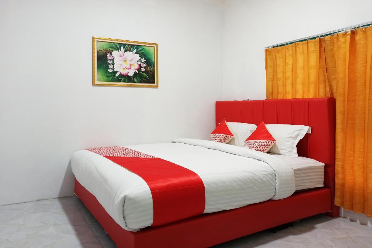 Oyo 2611 Hotel Krui Syariah Екстер'єр фото