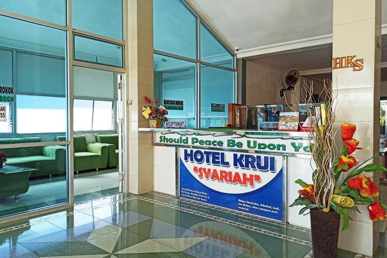 Oyo 2611 Hotel Krui Syariah Екстер'єр фото