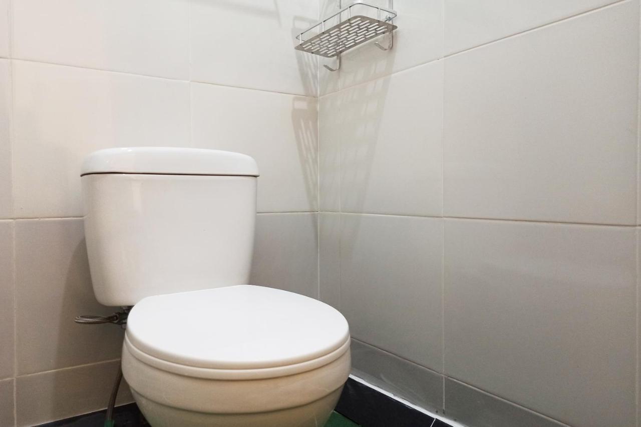 Oyo 2611 Hotel Krui Syariah Екстер'єр фото