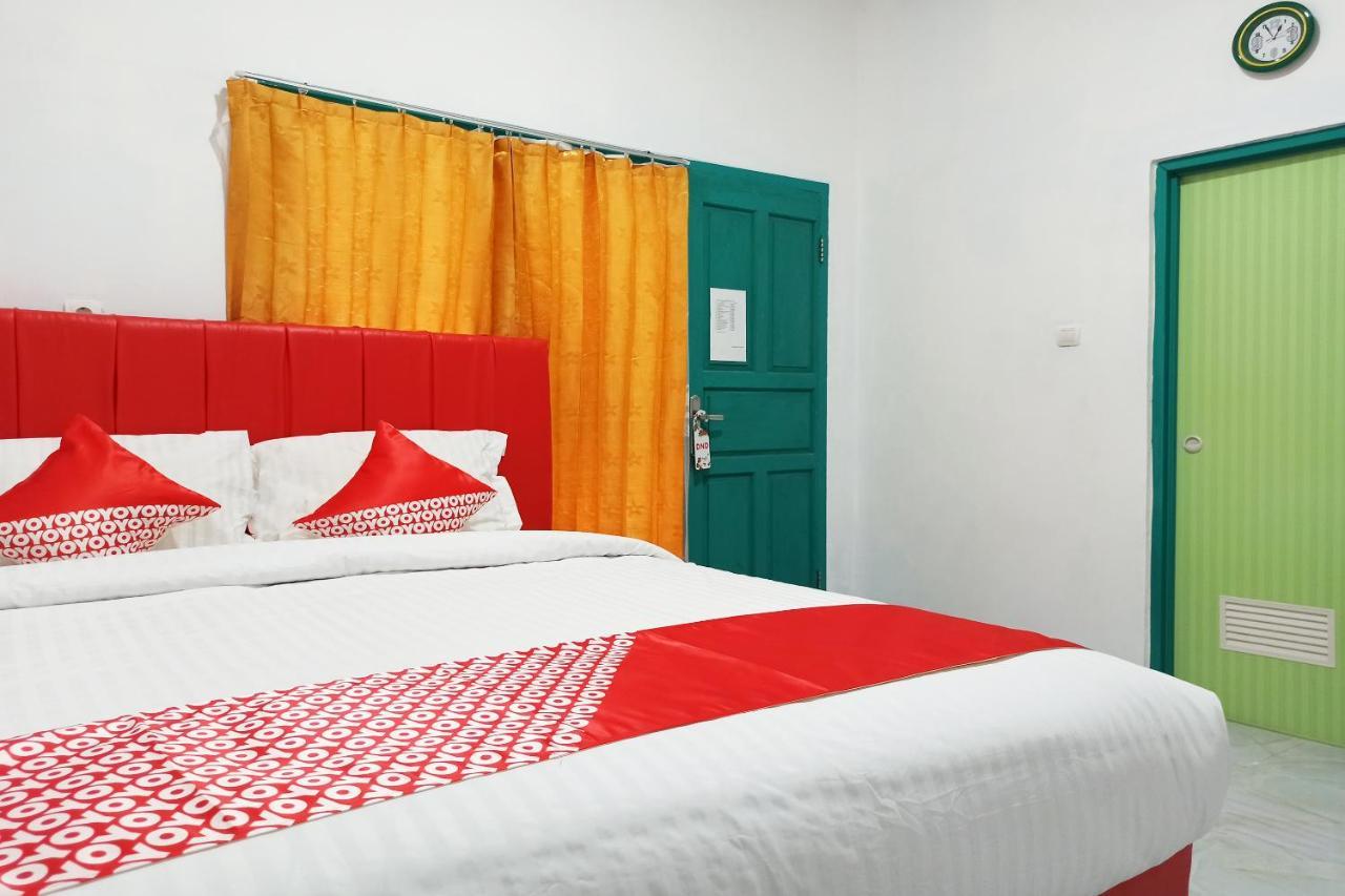 Oyo 2611 Hotel Krui Syariah Екстер'єр фото