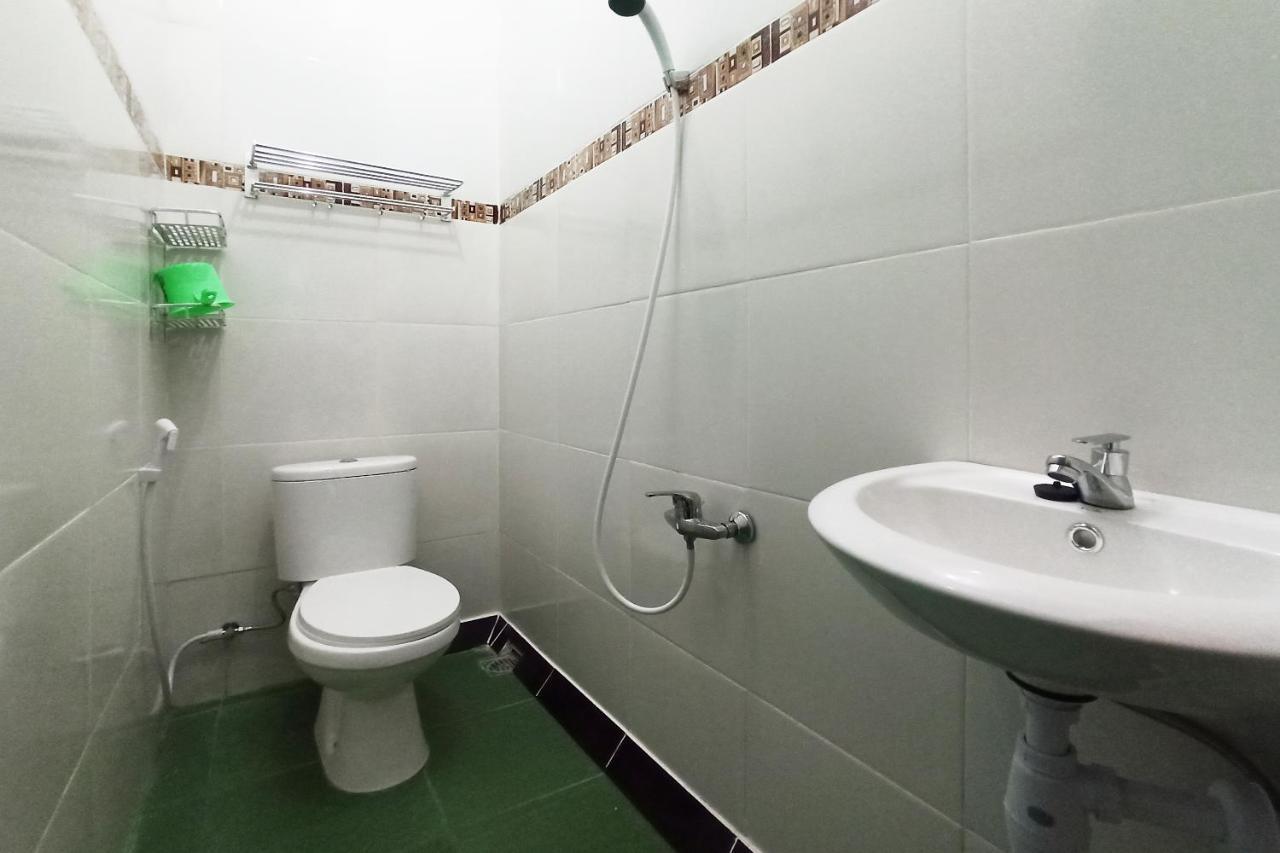 Oyo 2611 Hotel Krui Syariah Екстер'єр фото