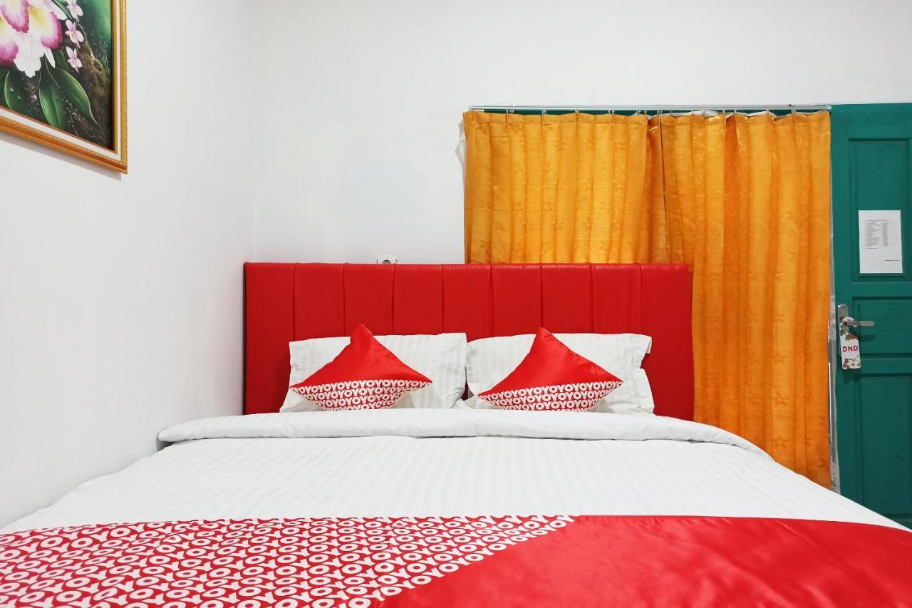 Oyo 2611 Hotel Krui Syariah Екстер'єр фото